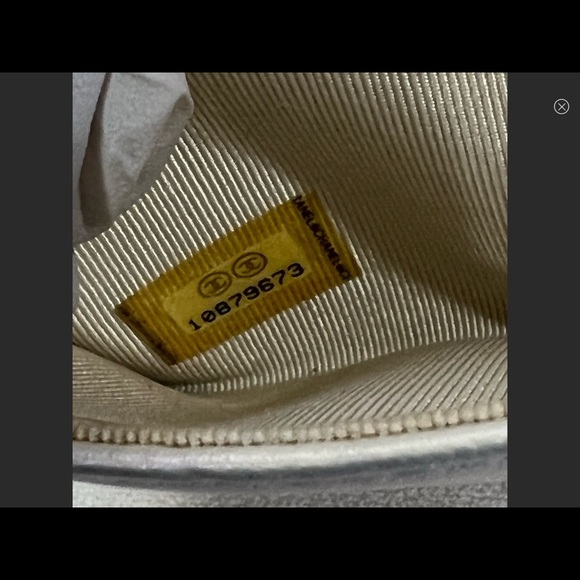 CHANEL Iridescent Pearl Wallet - Picture 14 of 16